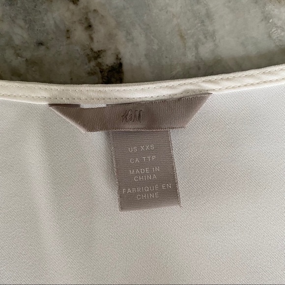 H&M Scallop Edge Blouse - Picture 4 of 7